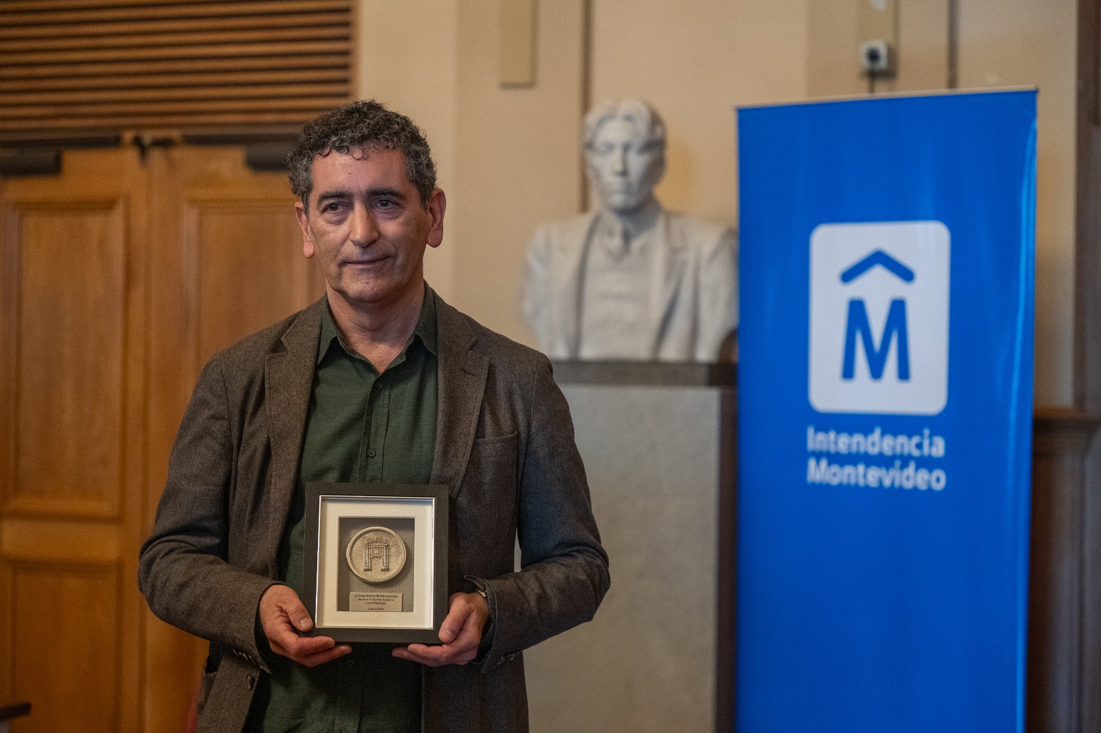 Juan Mayorga fue declarado Visitante Ilustre de Montevideo
