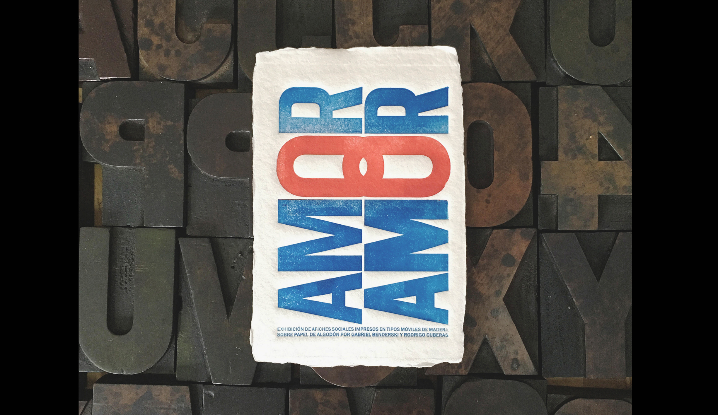 Taller de afiches sociales con antiguos tipos móviles