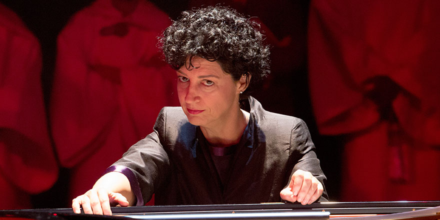 La gran pianista española María José de Bustos en el Teatro Solís
