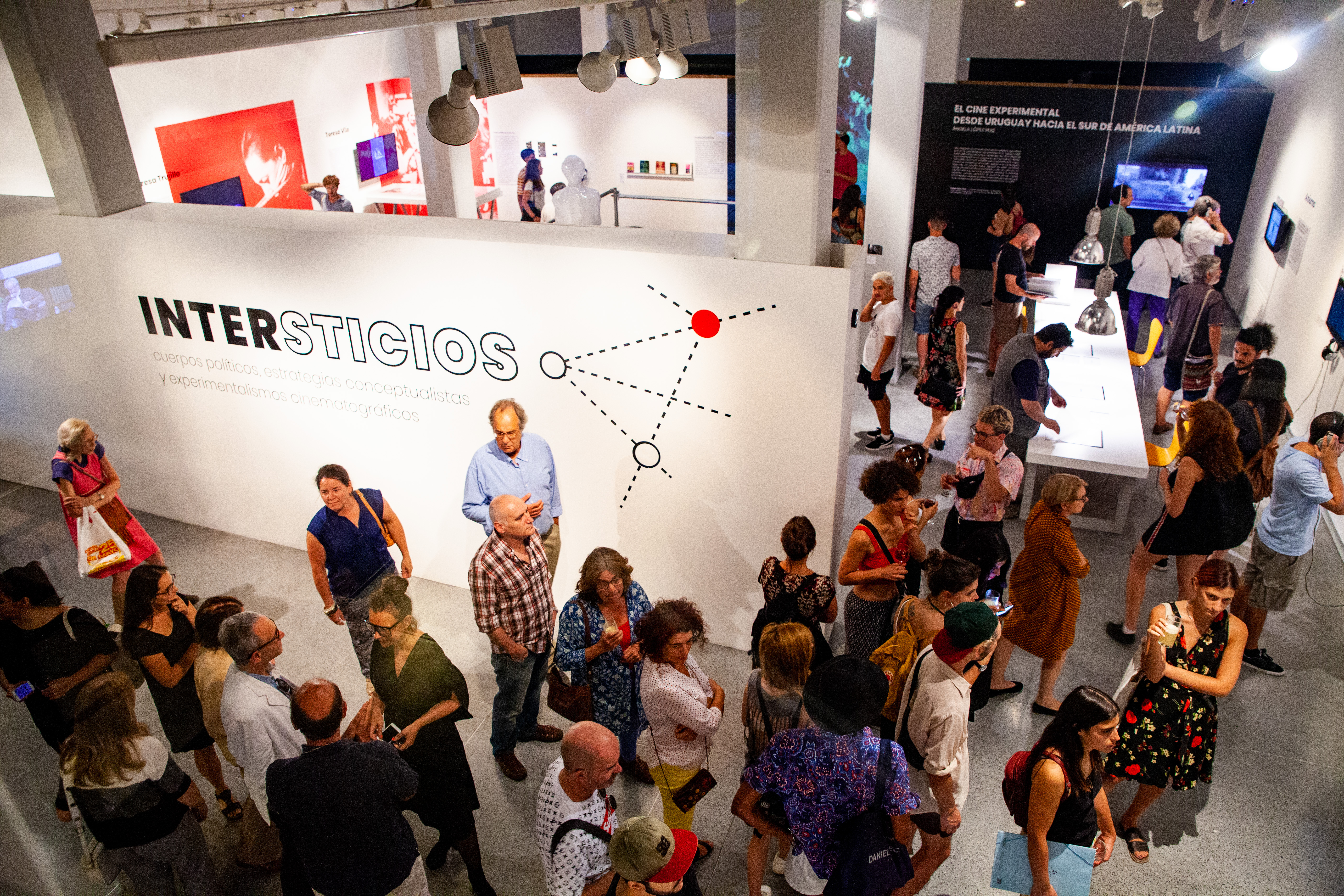 Intersticios: Recorrido comentado a cargo de las curadoras