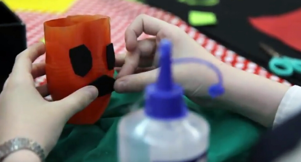 Taller de construcción de títeres a partir de material reciclado “Tomá un títere”